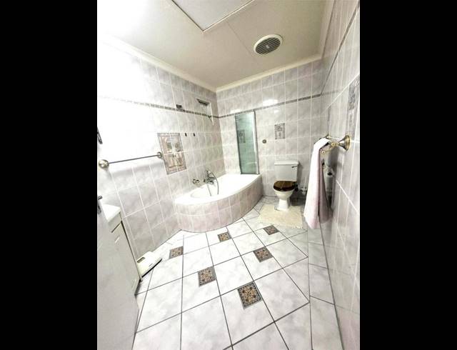 4 BEDROOM HOUSE FOR SALE IN PORT OWEN